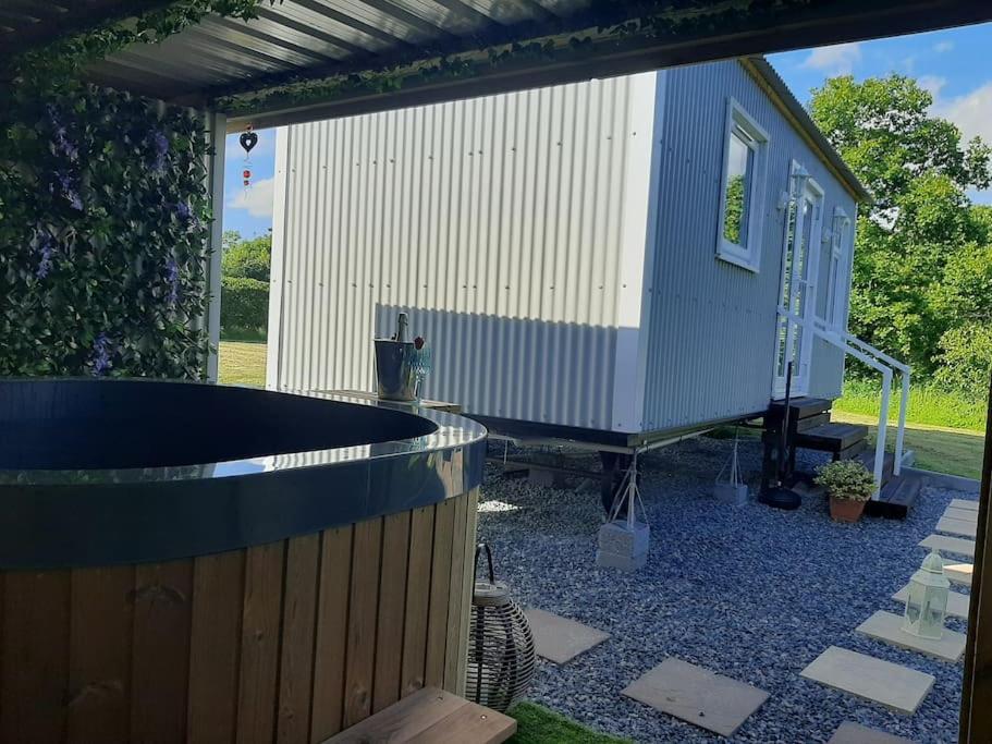 Anglesey New Modern Shepherds Hut With Spa Hot Tub Gwalchmai Eksteriør billede