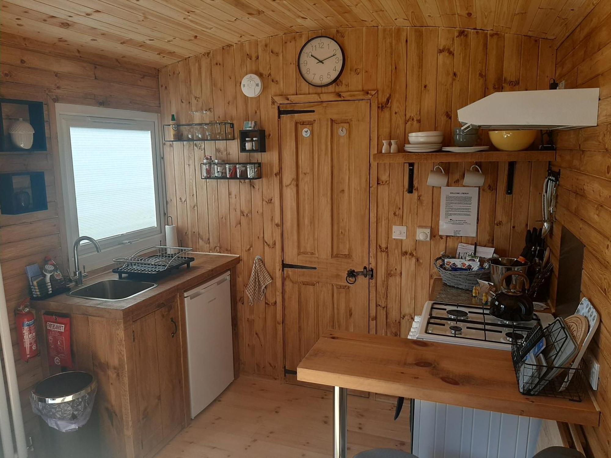 Anglesey New Modern Shepherds Hut With Spa Hot Tub Gwalchmai Eksteriør billede