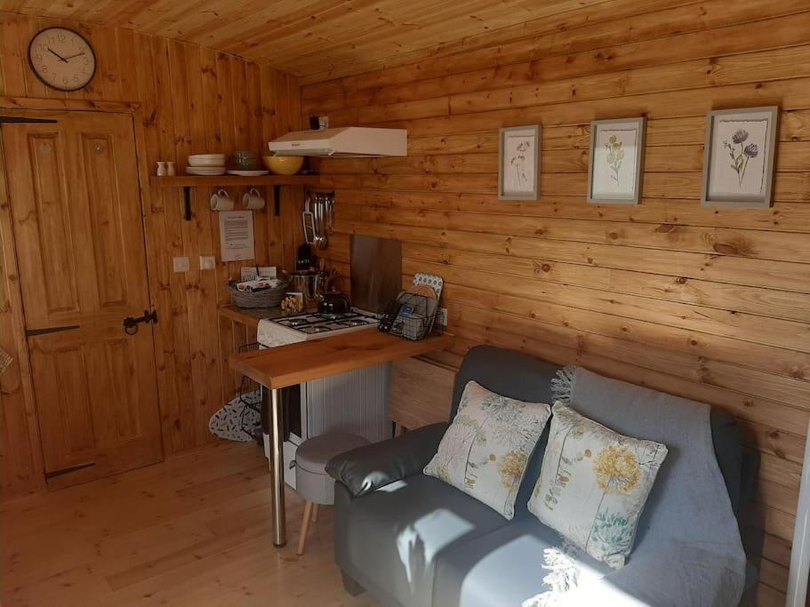 Anglesey New Modern Shepherds Hut With Spa Hot Tub Gwalchmai Eksteriør billede