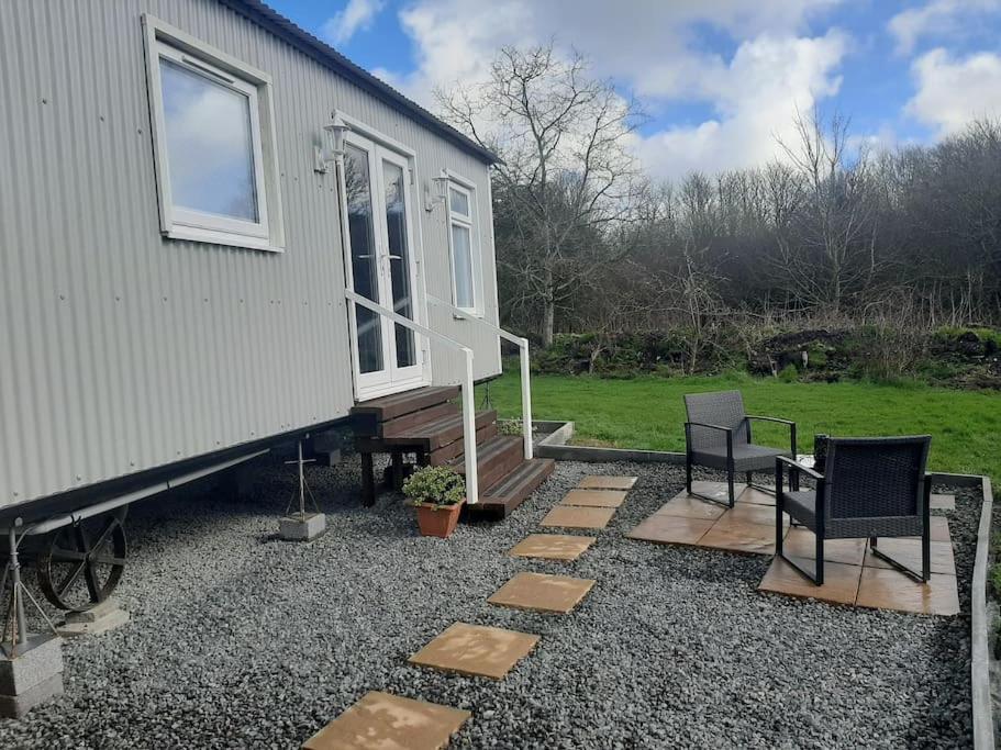 Anglesey New Modern Shepherds Hut With Spa Hot Tub Gwalchmai Eksteriør billede