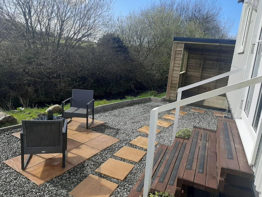 Anglesey New Modern Shepherds Hut With Spa Hot Tub Gwalchmai Eksteriør billede